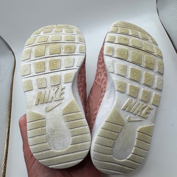 Nike Toddler Girls 9C Pink and White Leopard Cheetah Sneakers with Velcro Strap - Picture 6 of 7